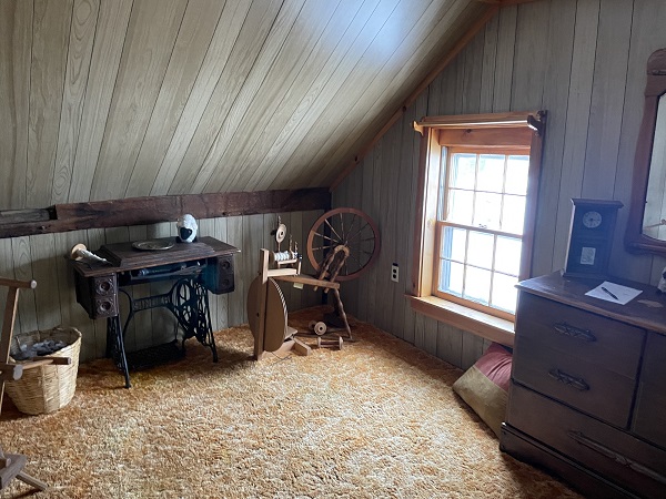 Bedroom 4 - Spinning Room