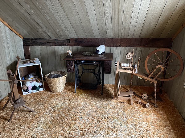 Bedroom 4 - Spinning Room